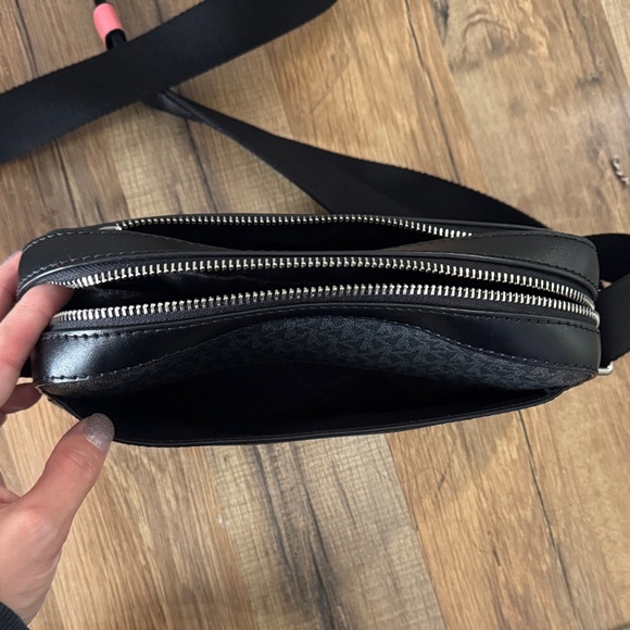 Michael Kors Black and Pink Messenger Bag - Picture 5 of 9